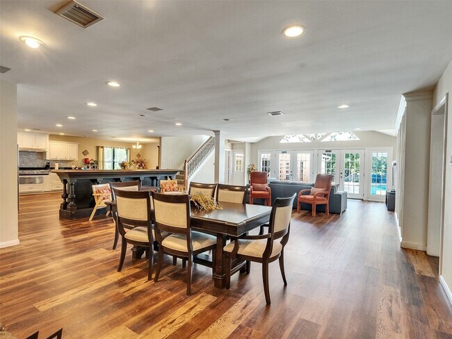 Building Photo - 8402 Matthews Ln