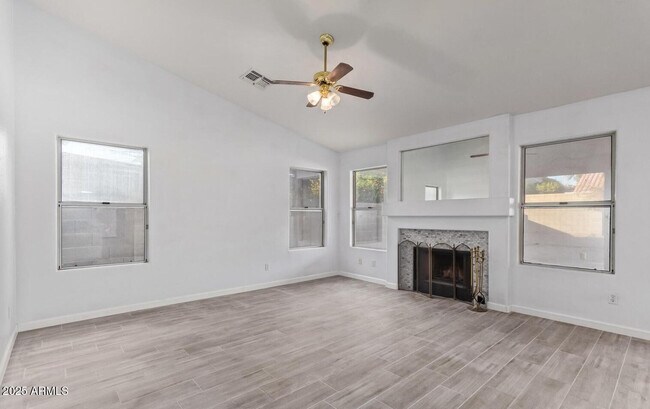 Building Photo - 4758 E Villa Maria Dr