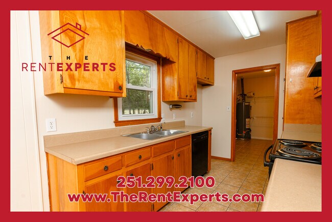 Building Photo - 5466 Vanderbilt Dr