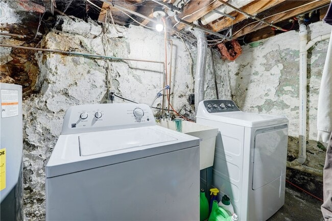 Building Photo - 249 S Goodman St