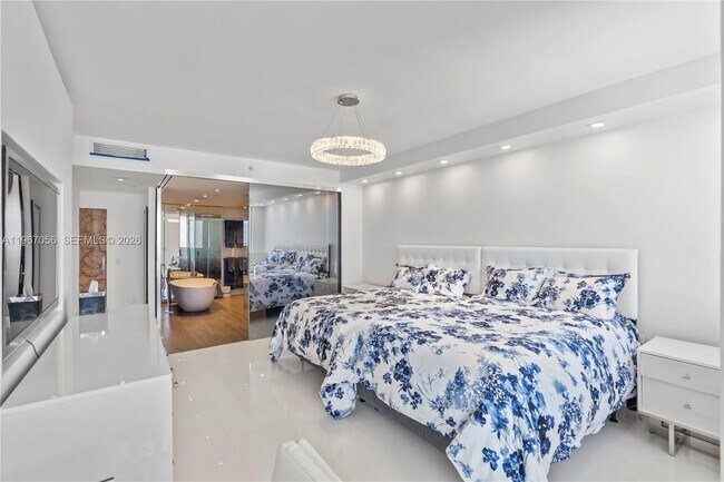 Building Photo - 4779 Collins Ave