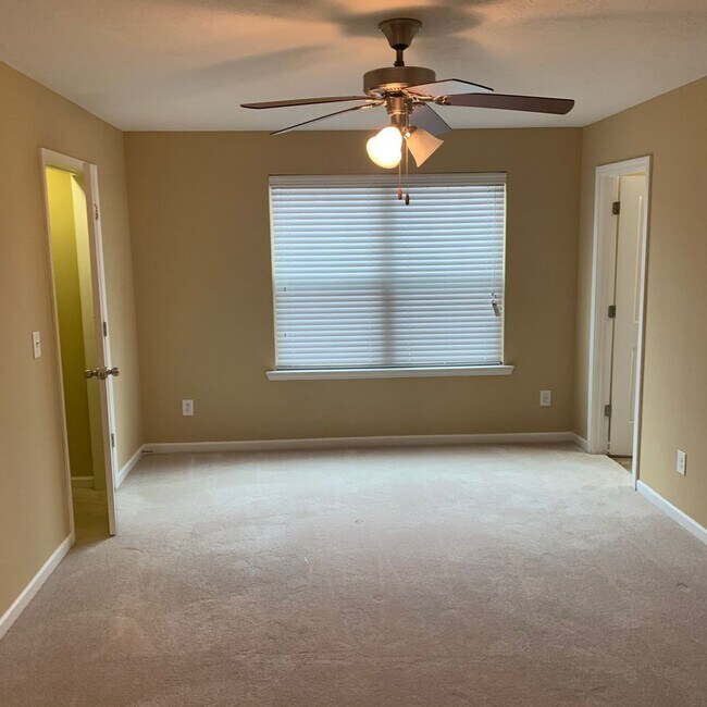 Building Photo - Townhome Condo