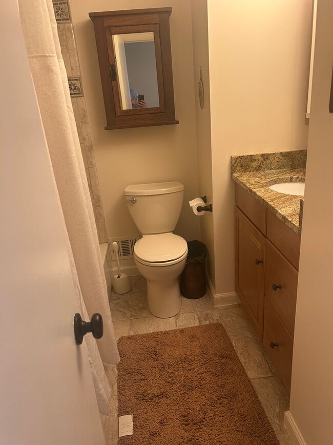Building Photo - Spacious 4br Rockville Rental