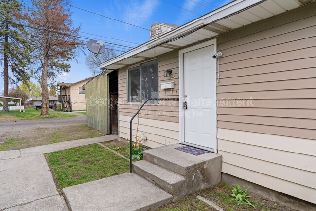 Building Photo - 37 E Rockwell Ave