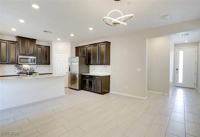 Building Photo - 932 Lotus Falls St