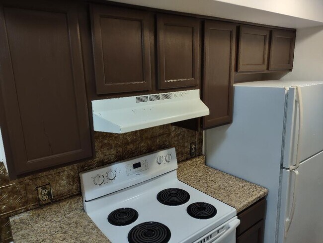 Building Photo - 890 Quadrilla St