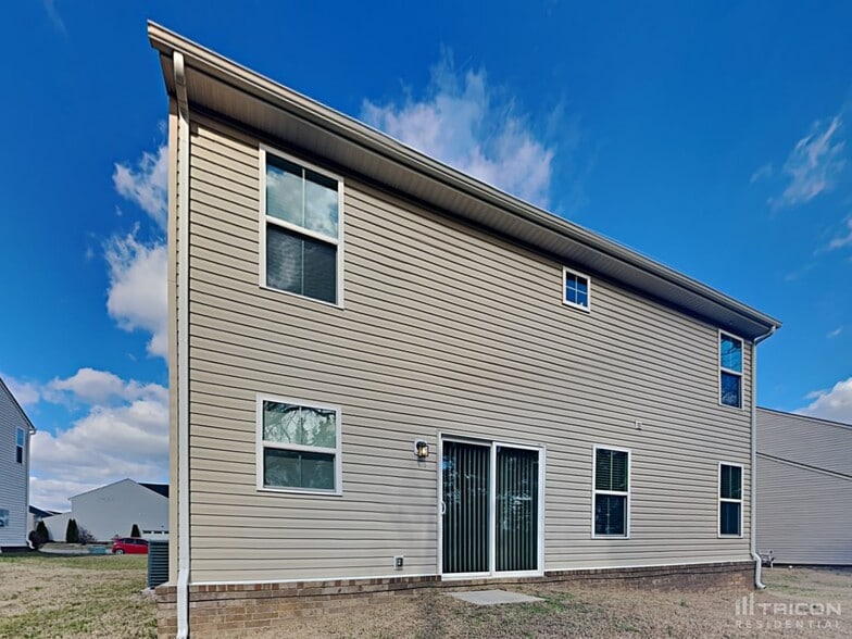Building Photo - 2240 Pearwick Ct