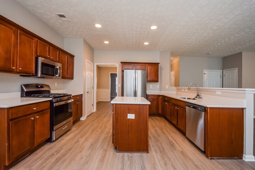 Building Photo - 80 Meadowbrook Ct