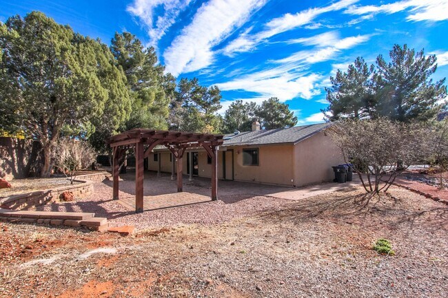 Building Photo - Sedona Home!-Hold