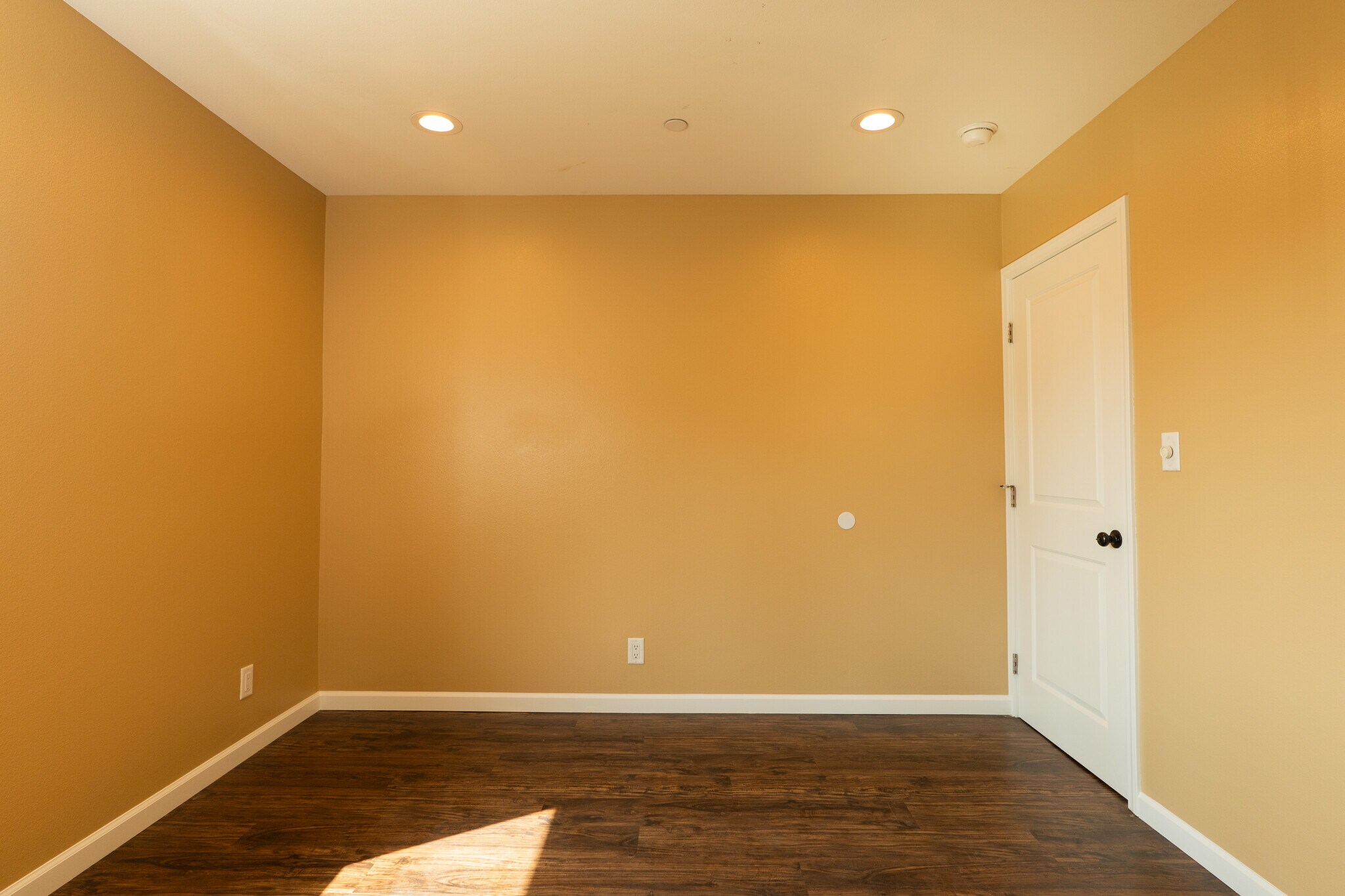 Room 1 - 938 S Bernal Ave