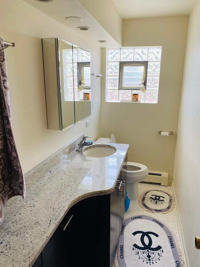 Building Photo - 6217 W Huntington St