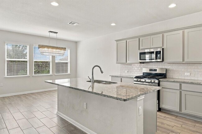 Building Photo - 609 Falkland Trace