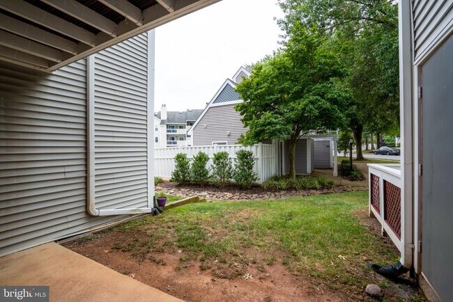 Building Photo - 12887 Grays Pointe Rd