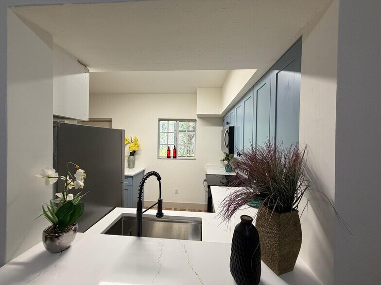 Building Photo - 8358 Bernwood Cove Loop