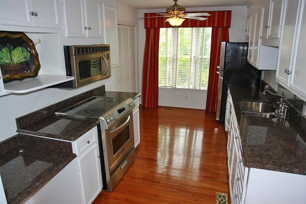 Kitchen - 2219 Jefferson St SW