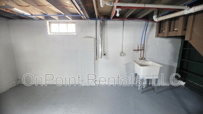 Building Photo - 14526 Russell Ave