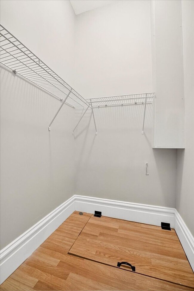 Building Photo - Soulard First Fleur