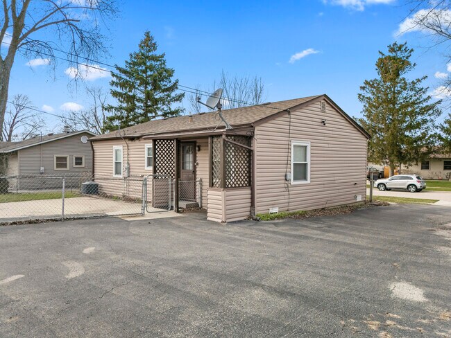 Building Photo - 25 McCabe Dr