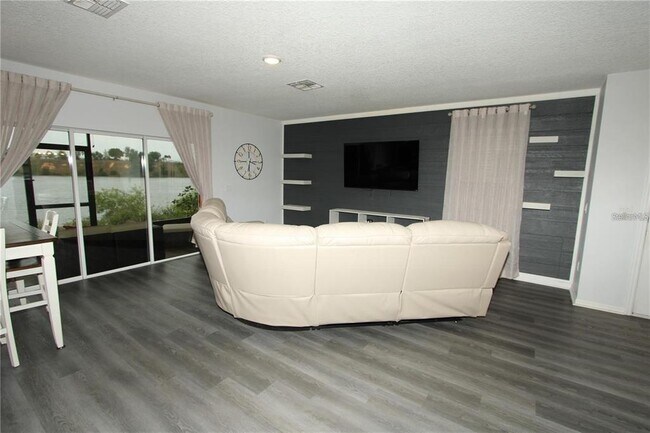 Building Photo - 404 Arbor Lakes Dr