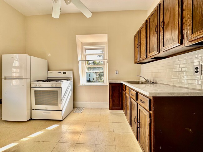 Building Photo - 20 Main St