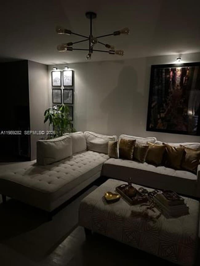 Building Photo - 1811 Sabal Palm Dr