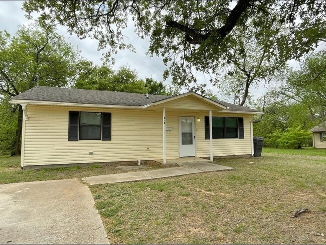 Primary Photo - 818 Roff St