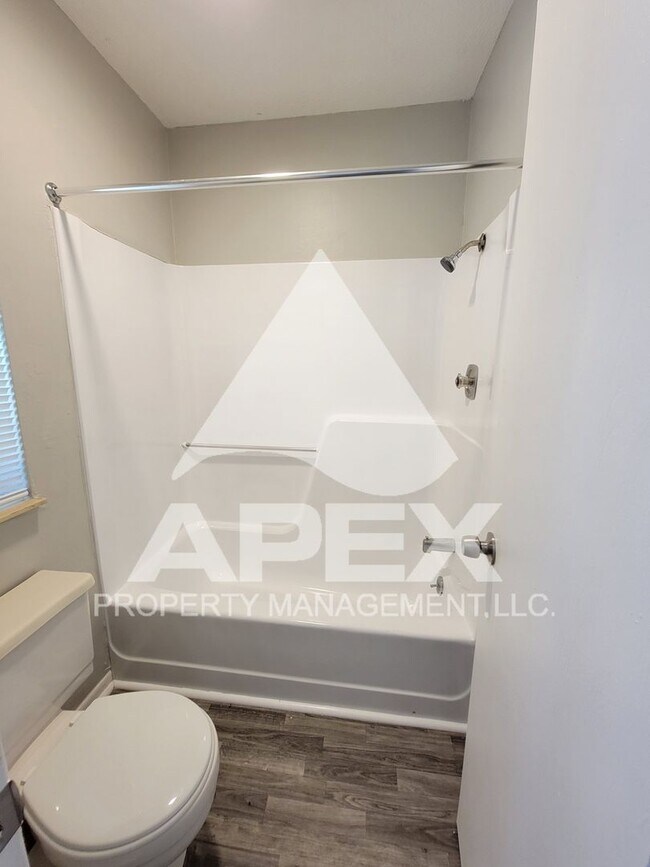 Building Photo - Newly Renovated - Alcoa Studio Apartments – Convenient Location!