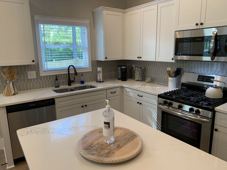 Building Photo - 4230 Old Cherokee St