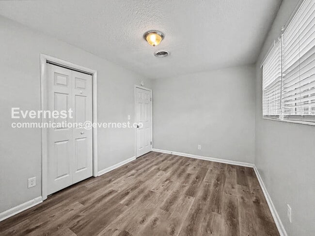 Building Photo - 6757 Snow White Dr