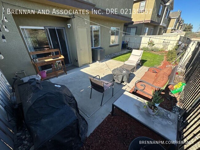 Building Photo - 1165 Latigo Cove