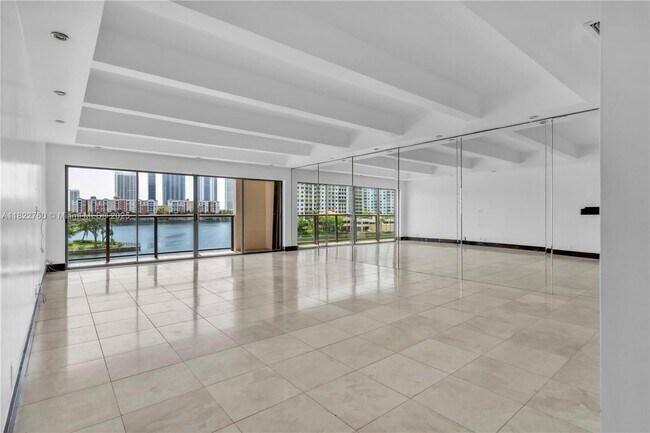 Building Photo - 4000 NE 168th St