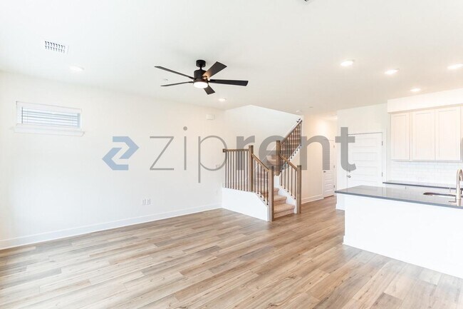 Building Photo - Unit B