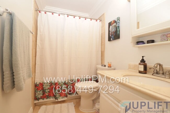 Building Photo - 4 Bed 2 Bath Home With Fenced Backyard