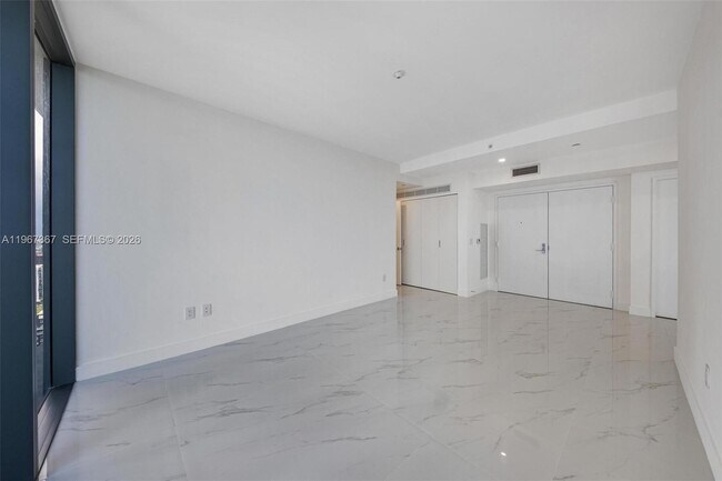 Building Photo - 700 NE 24th St