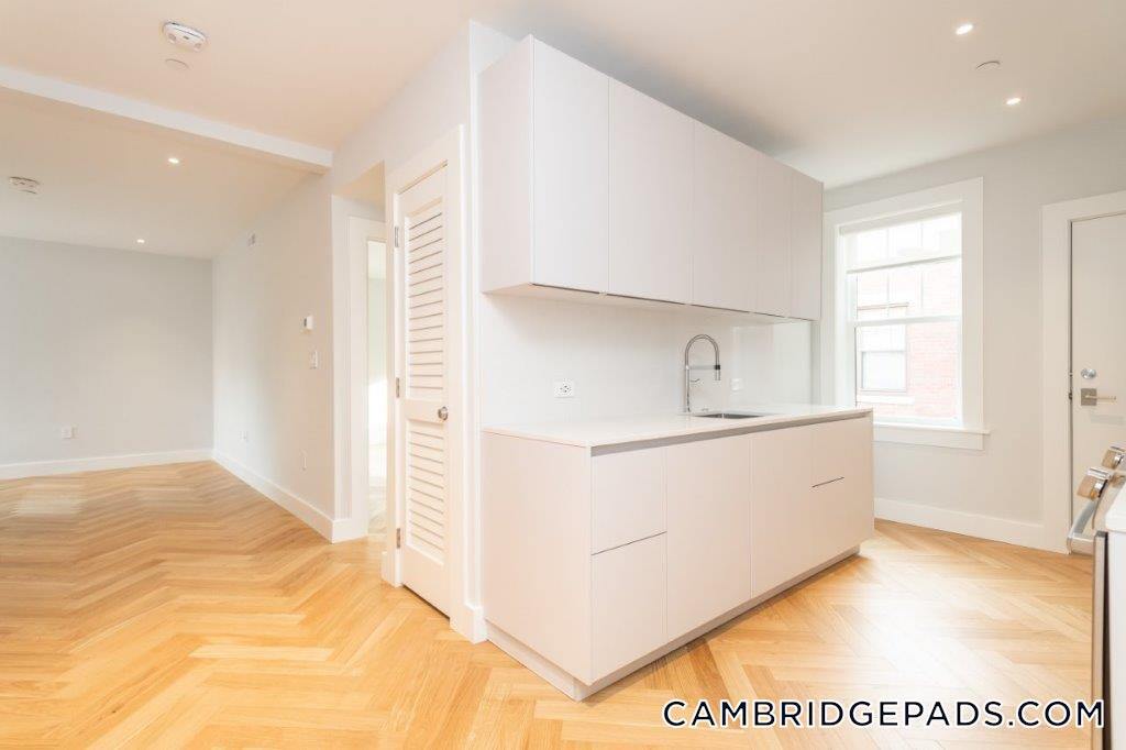 Building Photo - 19A Forest St