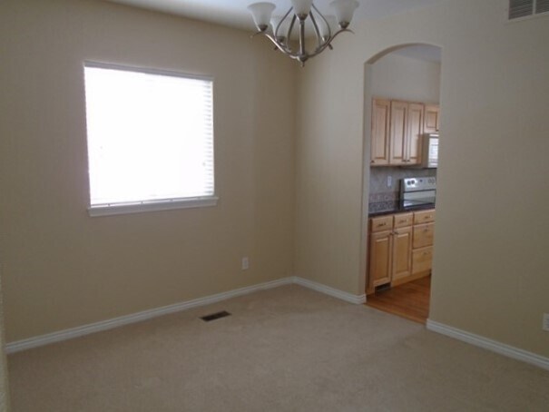 Building Photo - 3548 Maple Cir