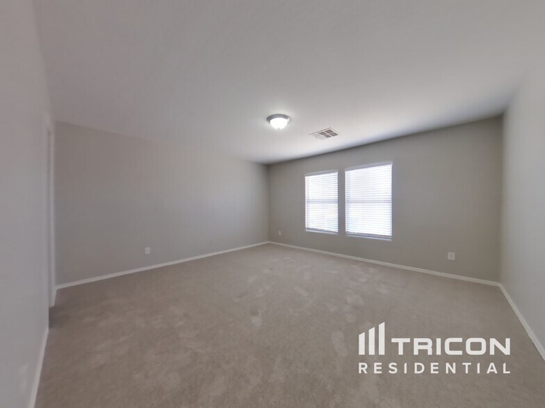 Building Photo - 45438 W Guilder Ave
