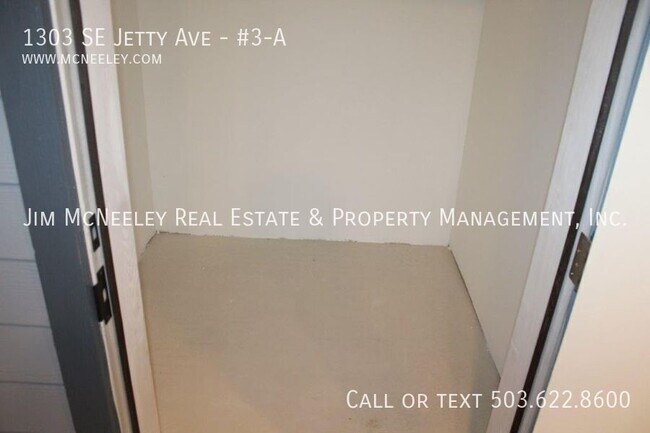 Building Photo - 1303 SE Jetty Ave
