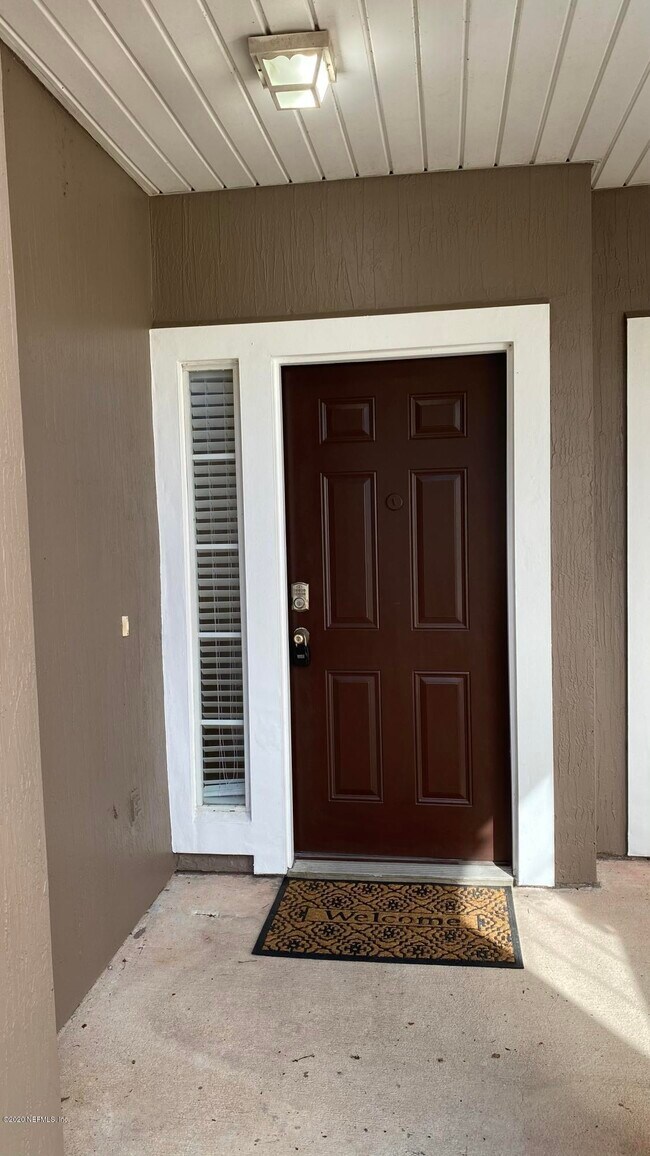 Building Photo - 565 Scrub Jay Dr