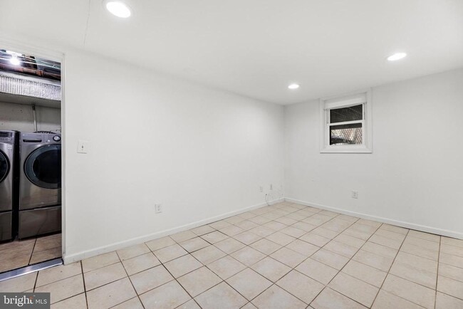 Building Photo - 1451 West End Dr