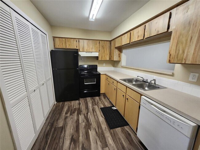 Building Photo - 305 W Grant St