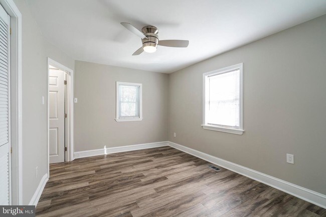 Building Photo - 338 Poplar Ave