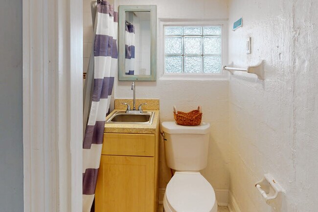 Building Photo - 3018 Gulf Dr