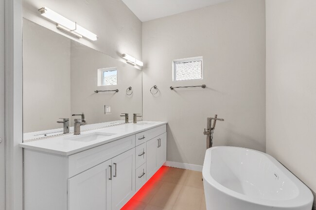 Building Photo - 1913 Conejos Pl