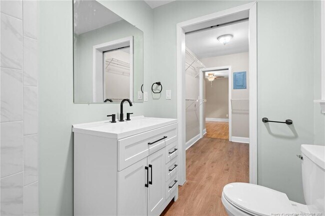 Building Photo - 4452 Oakmont Cir