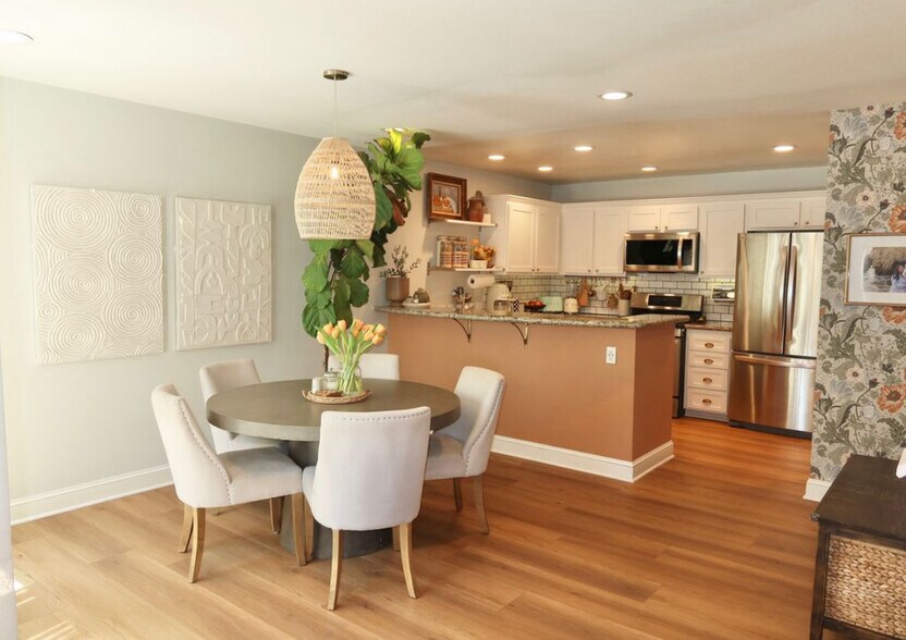 Building Photo - 919 Via Colinas