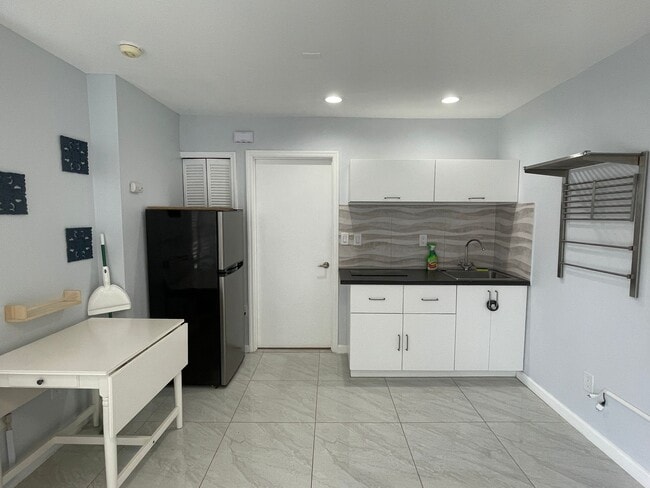 Building Photo - 547.5 Caribbean Dr