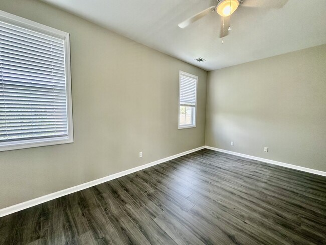 Building Photo - Newly Updated Three Bedroom Home in Westbury Park!