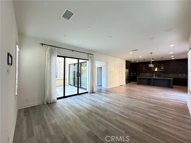 Building Photo - 5 Zion Dr