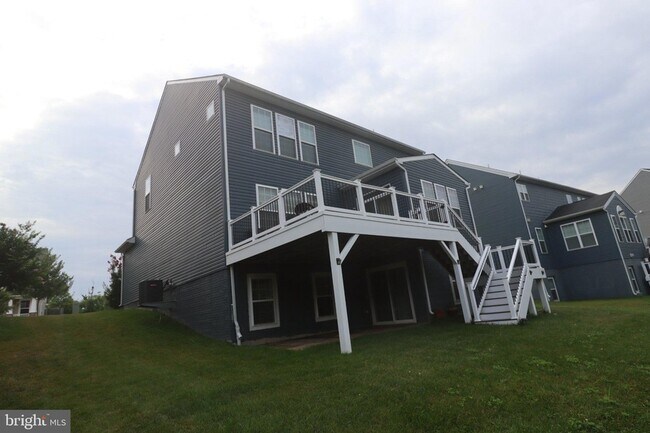 Building Photo - 3348 Burton Dr